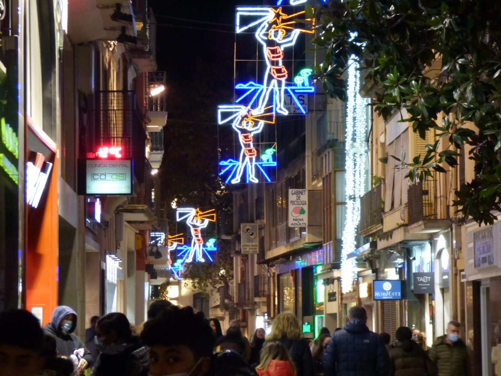 Figueres transforma els seus carrers i places en un conte de Nadal