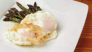 Huevos fritos saludables: así se hacen en un minuto, sin aceite y sin sartén