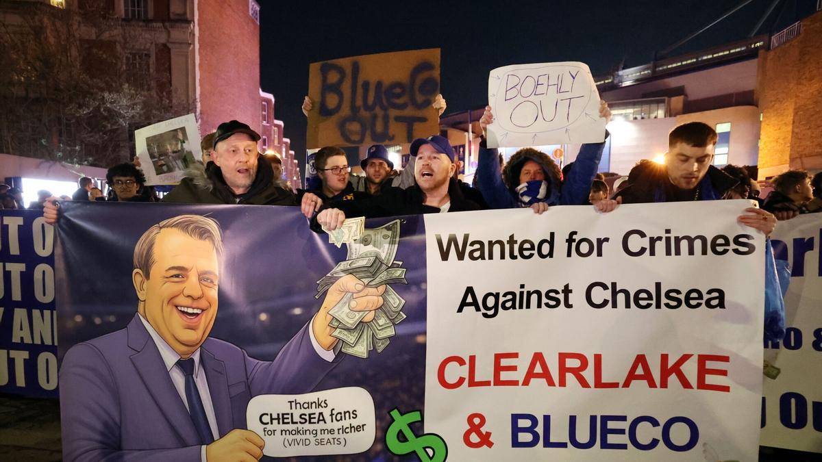 1.200 millones 'a la basura' y sin delantero: "No se consiguen en un supermercado"