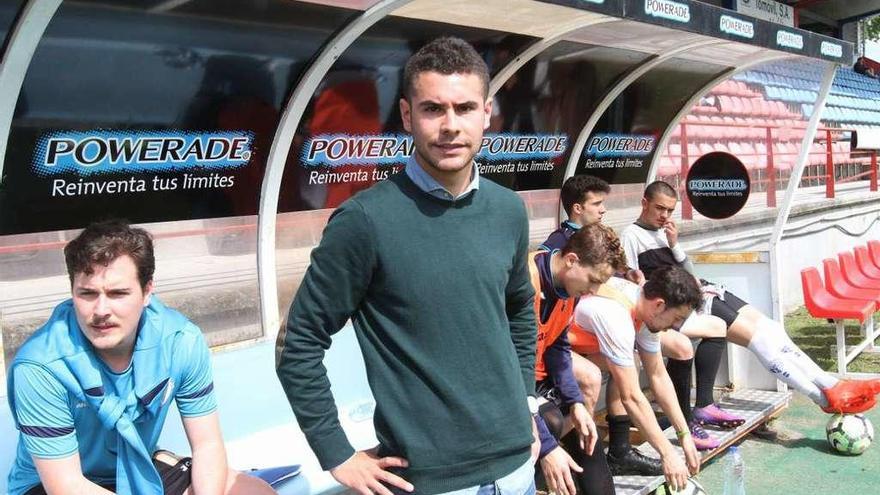 Fran Justo, el joven entrenador ourensano, repite en el banquillo del Ourense Club de Fútbol. // Iñaki Osorio