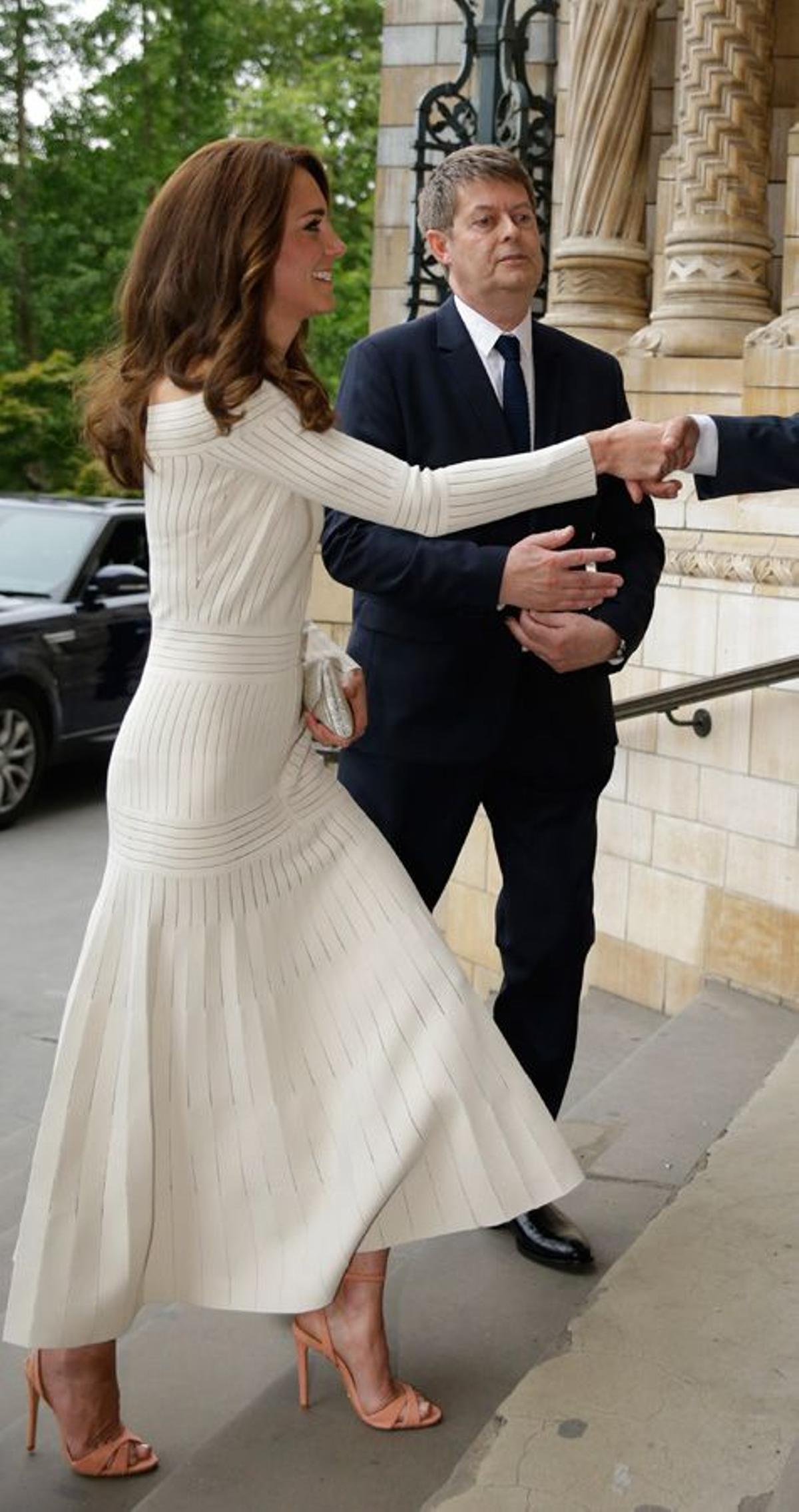 Kate Middleton con vestido de Barbara Casasola en el Museo Nacional de Historia