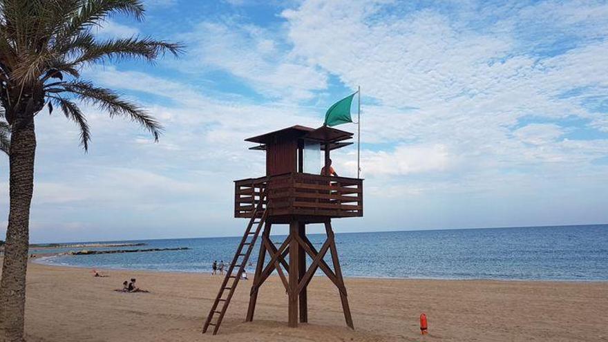 Vinaròs reabre las playas al baño tras los buenos resultados de la analítica