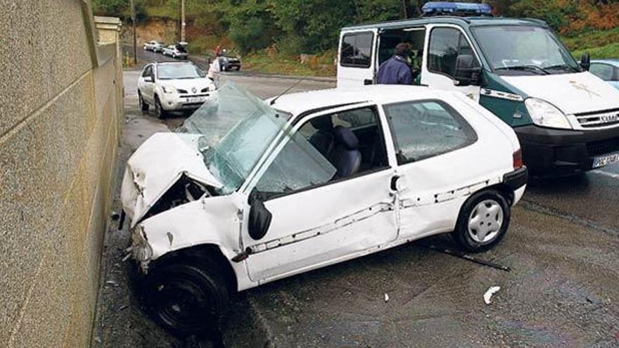 Fallece un conductor belga en Covelo  al impactar su coche contra un árbol