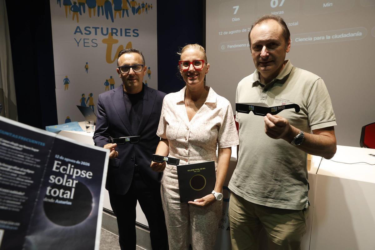 Por la izquierda, Fernando Corral, Lara Martínez y