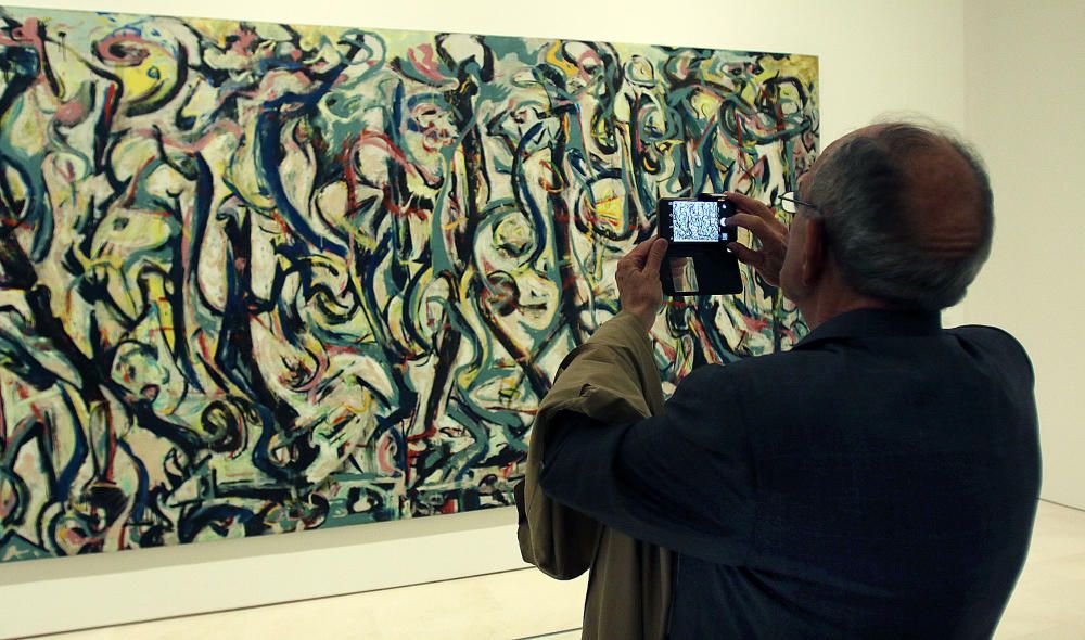 La pinacoteca expone 'Mural', una de las grandes obras del expresionismo abstracto, hasta el 11 de septiembre