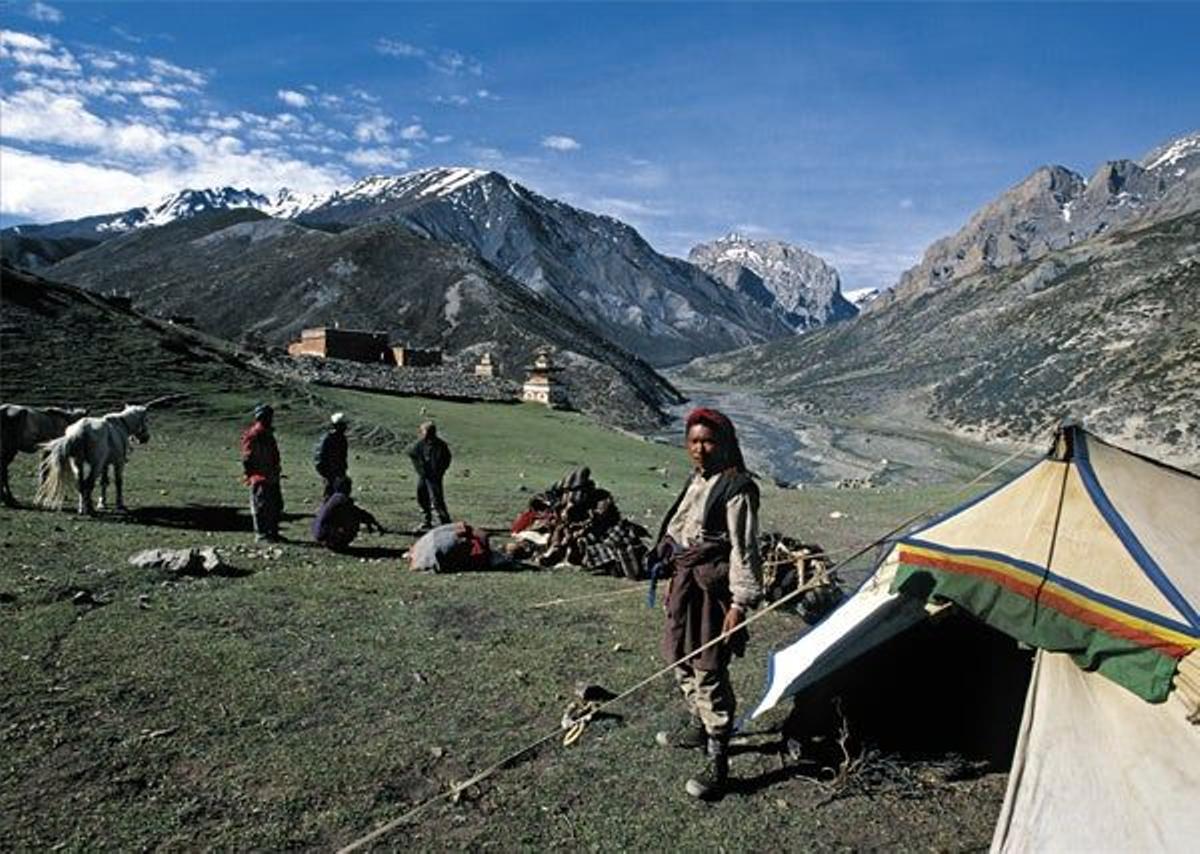 Nepal tiene una población de
23 millones de personas que conforman todo un mosaico de
etnias. En la