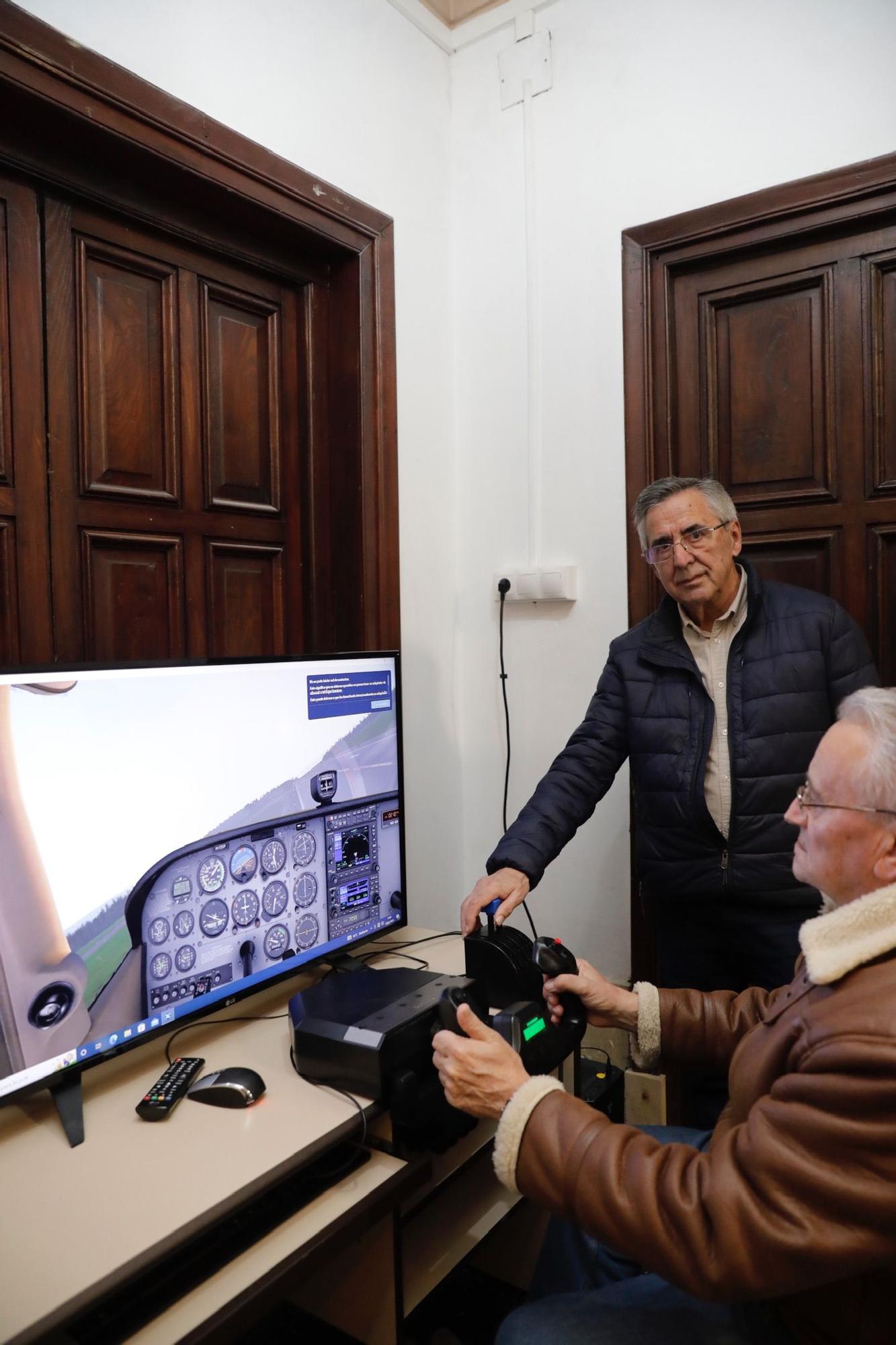 Una historia de la aviación en miniatura: así es la exposición de maquetas de la Delegación de Defensa