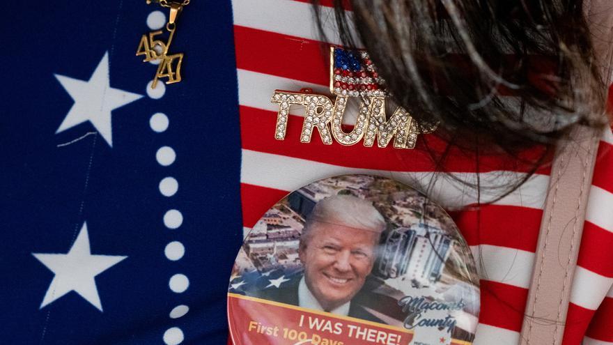 Trump exalta los 100 días de mandato en un mitin e ignora las preocupaciones crecientes sobre la economía
