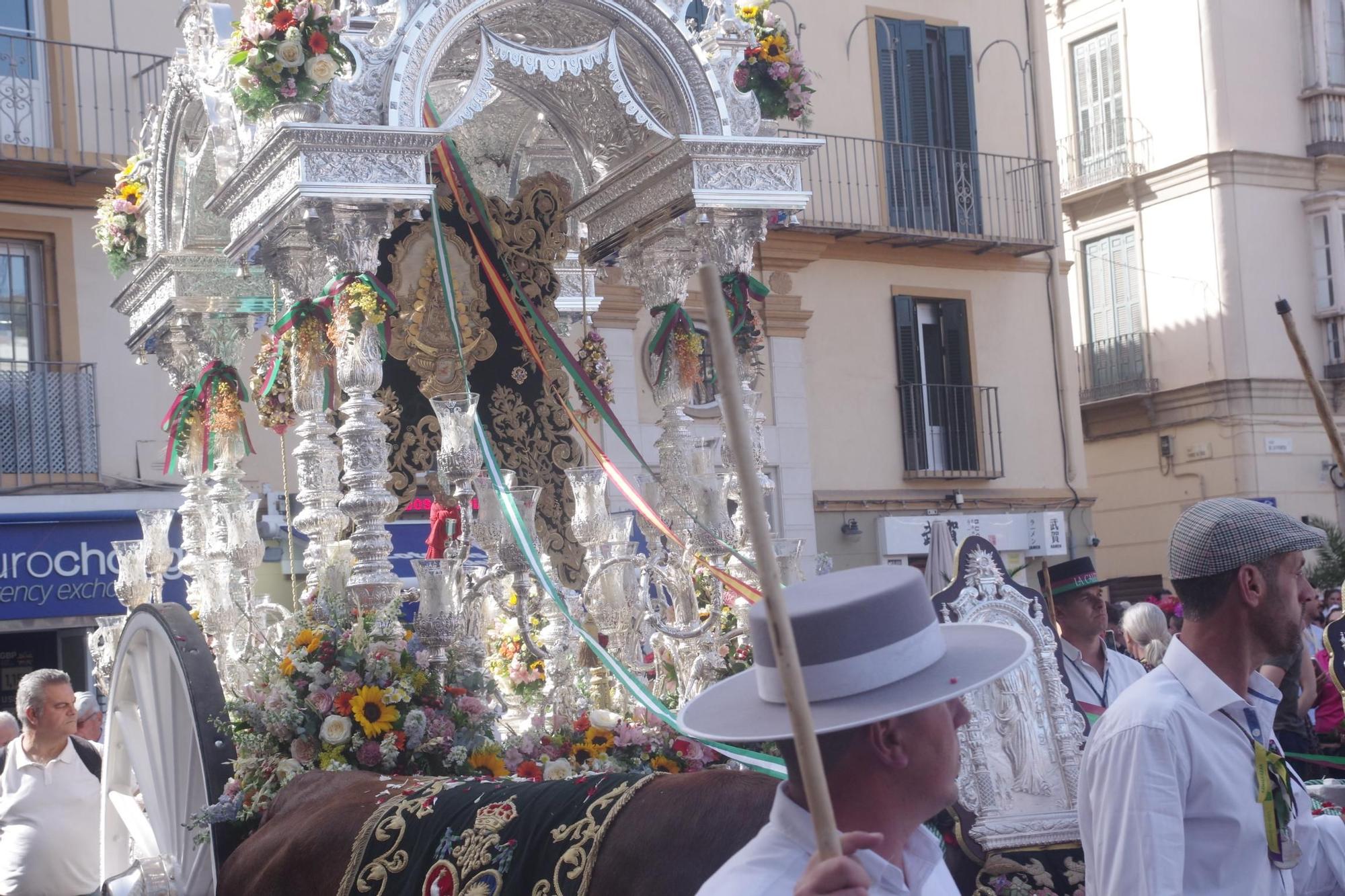 La hermandad de La Caleta inicia el Camino hasta el Rocío