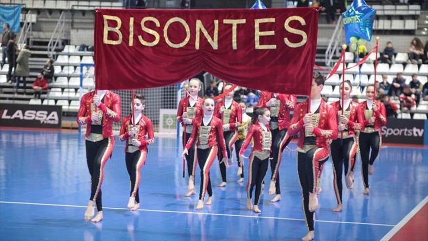 Fiesta del Bisontes en el Ciutat con dos partidos