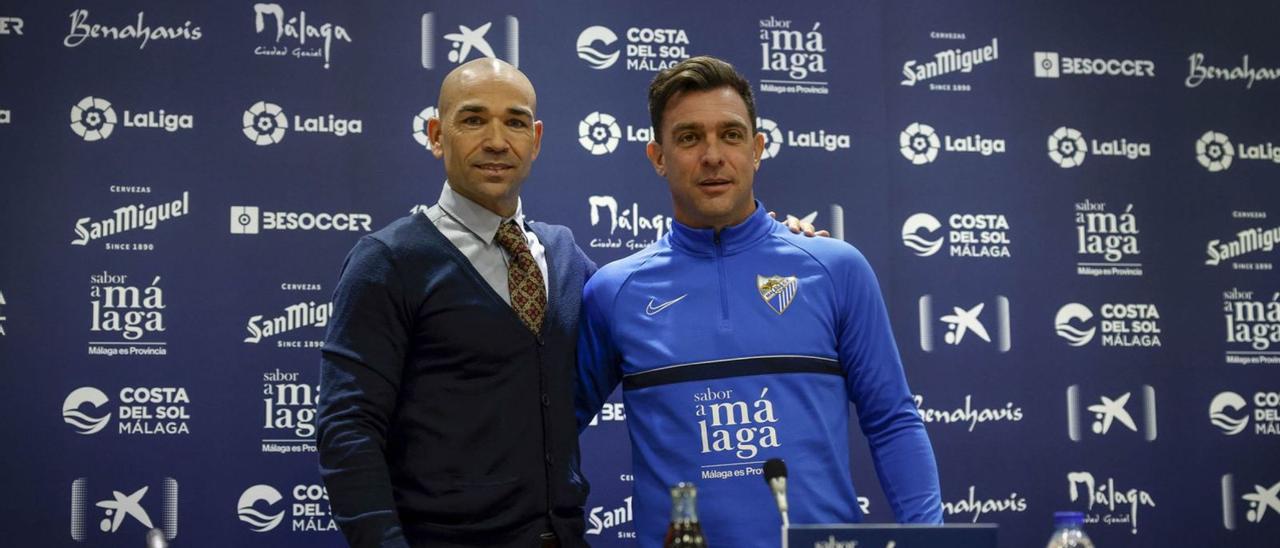 Manolo Gaspar y Pablo Guede, durante la presentación del argentino.