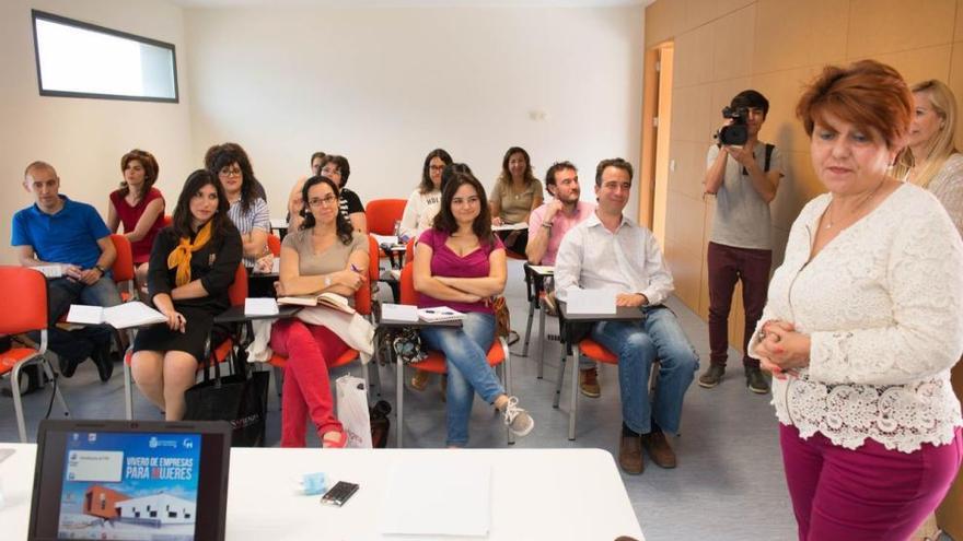 Una veintena de alumnos se forman como guías