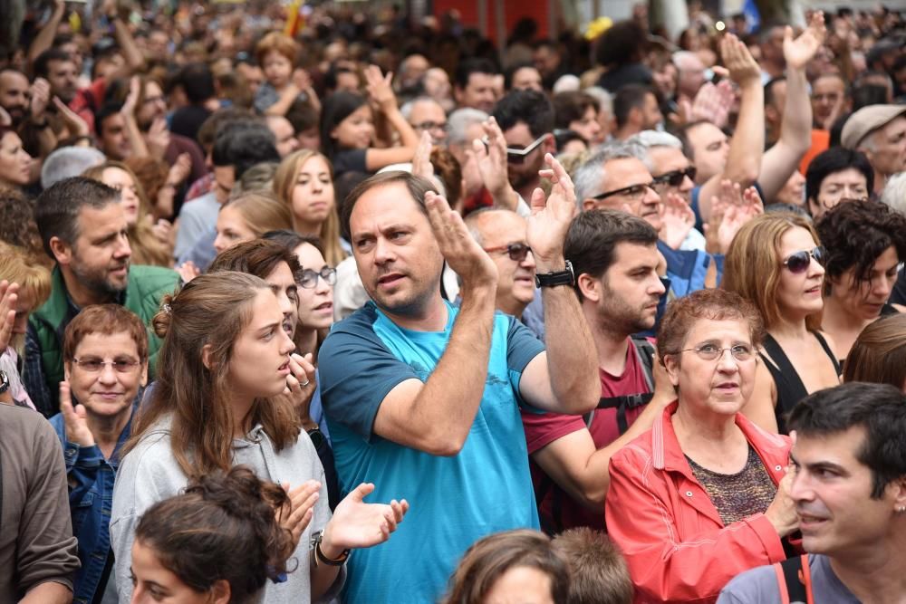 Multitudinària manifestació contra la violència a Manresa