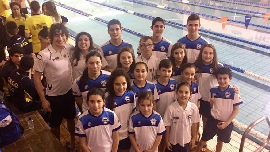 Representantes de la Escuela Natación Corvera.