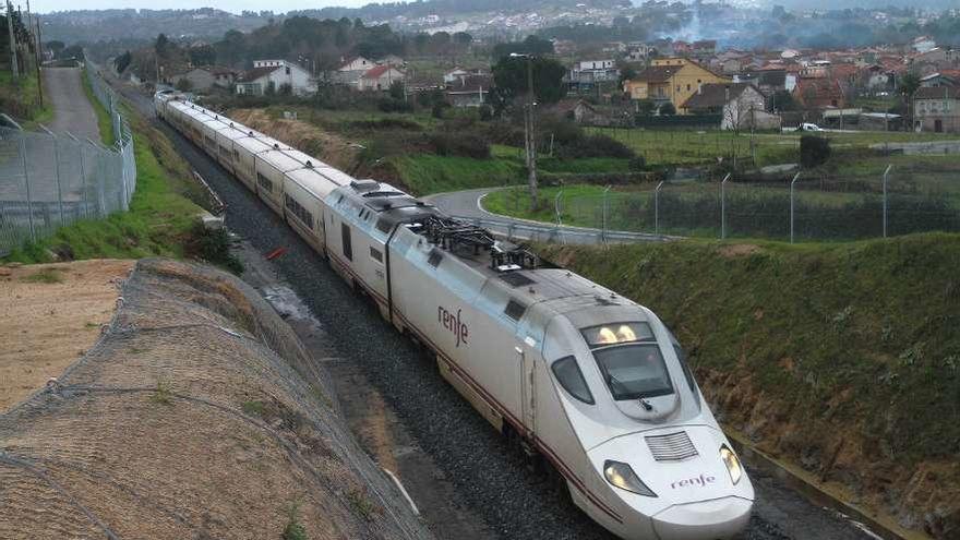 Terreno por el que transcurrirá la variante exterior ferroviaria. // Iñaki Osorio