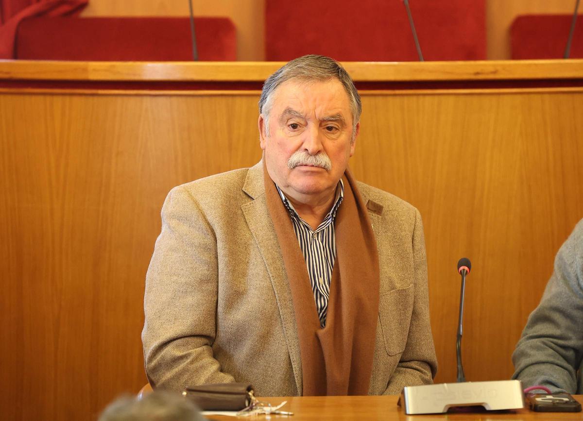 El alcalde de Oleiros celebra su absolución en el caso de la Casa Carniero
