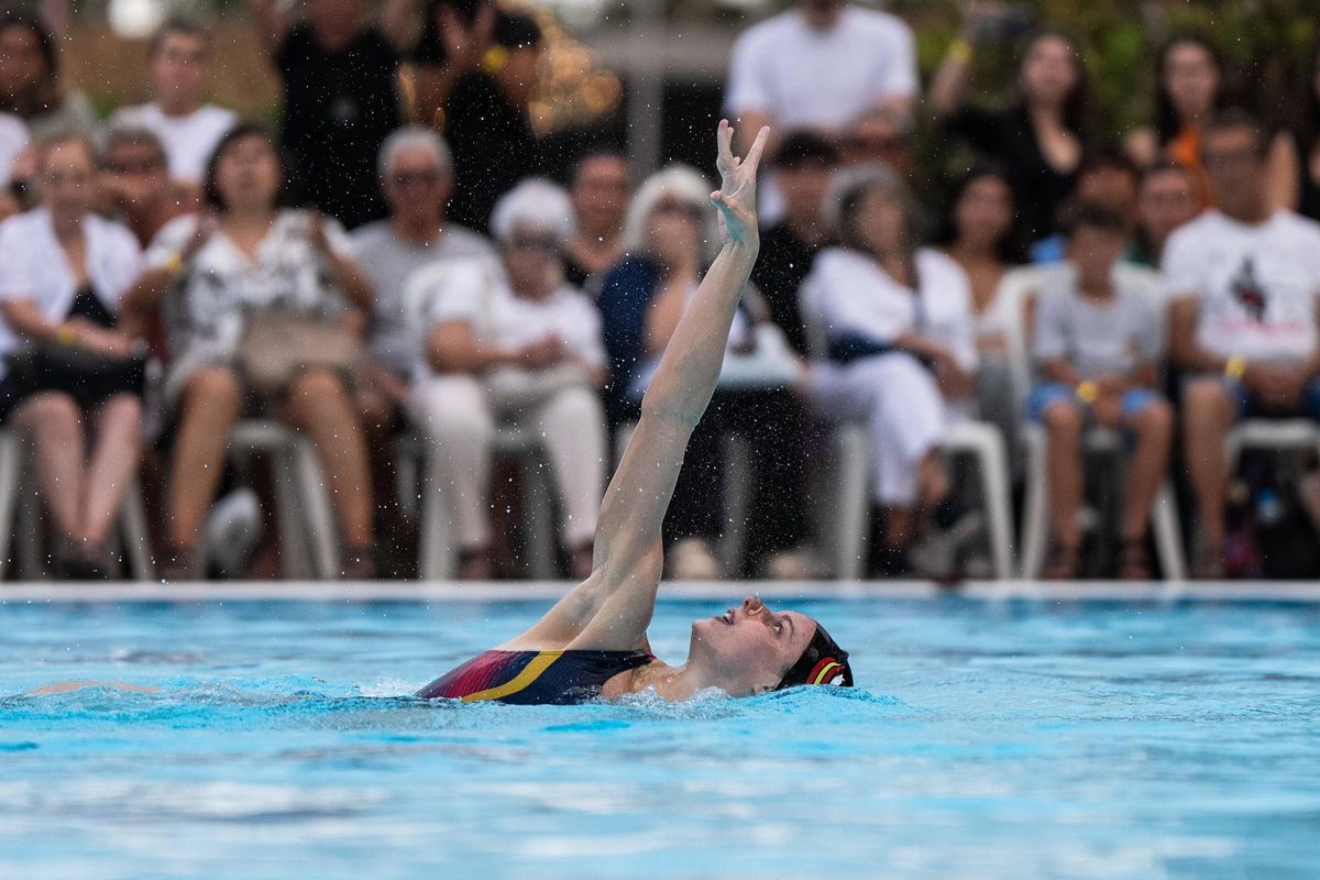 El equipo de natación artística presenta su rutina para el mundial de Singapur