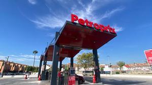 Les gasolineres ‘low cost’ arriben a vendes rècord i assesten un altre cop al negoci dels gegants Repsol, Moeve i BP