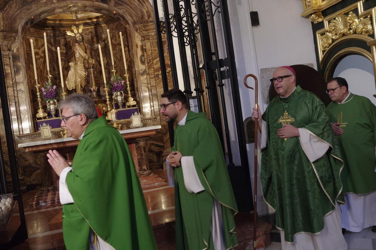 Toma de posesión del nuevo párroco de los Mártires, Isidro Calderón, en la Iglesia de San Juan