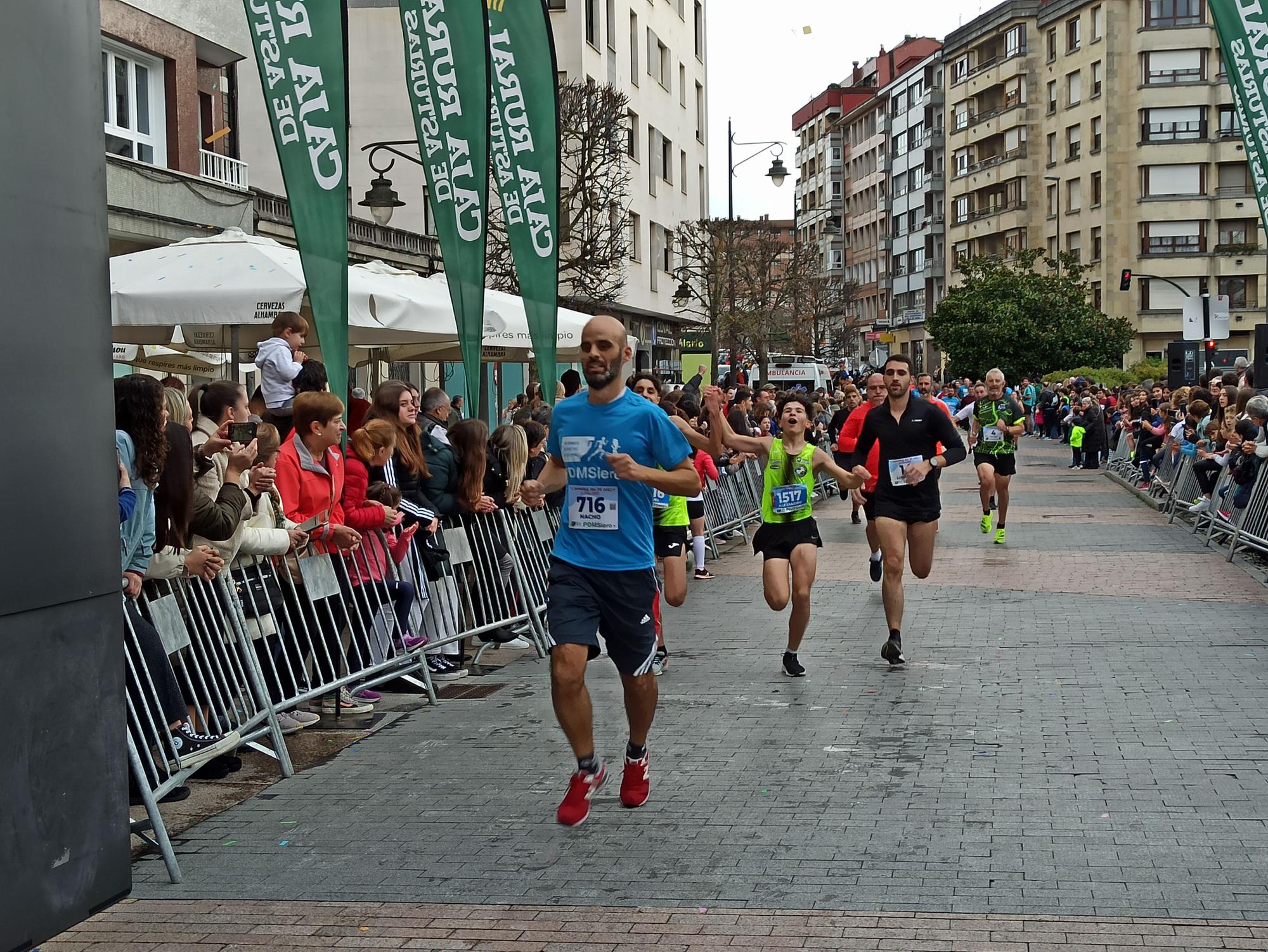 Casi 1.500 participantes disputan la carrera de Fin de Año de Pola de Siero