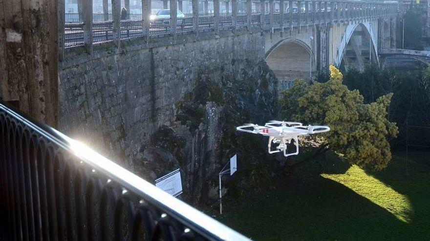 En febrero de 2017 se utilizaron drones para analizar el estado del viaducto. // Rafa Vázquez