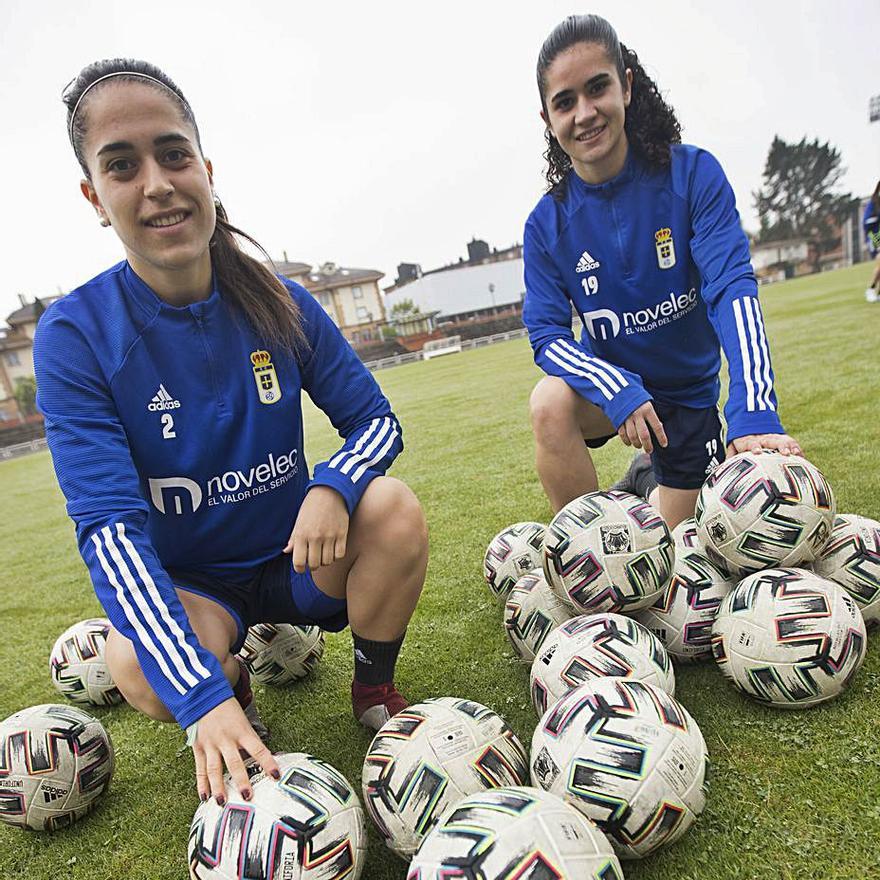 Gema Ginés, a la izquierda, y Alejandra Moro, ayer, en el Estadio Universitario, en Oviedo