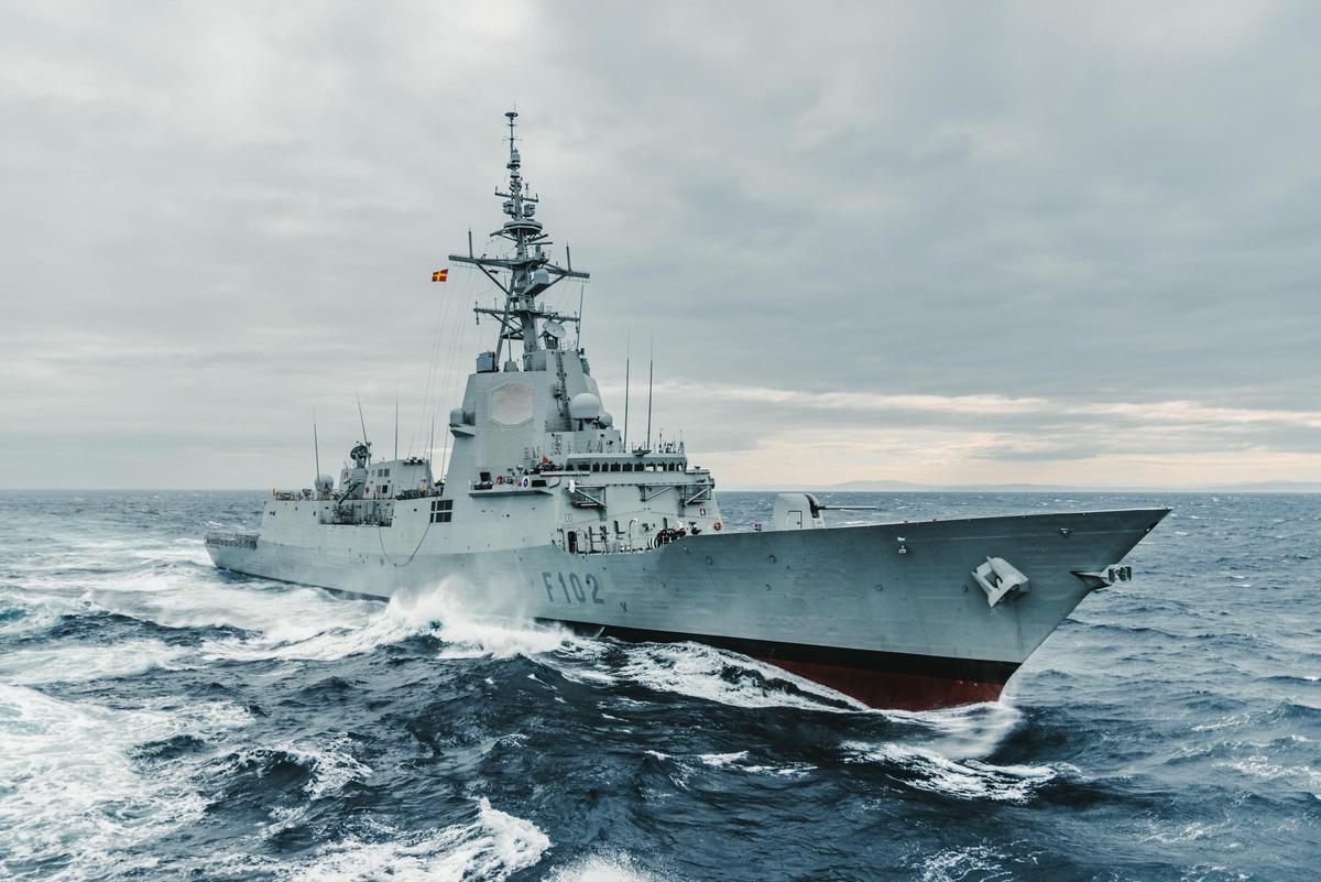 La fragata Juan de Borbón de la Armada realizó una operación de vigilancia del barco ruso en aguas gallegas