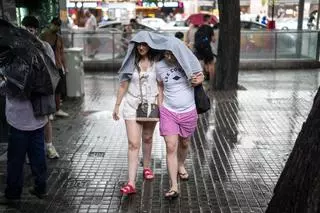 Catalunya activa de nuevo un aviso rojo por tiempo violento en el Berguedà ante una intensa tormenta cargada de granizo