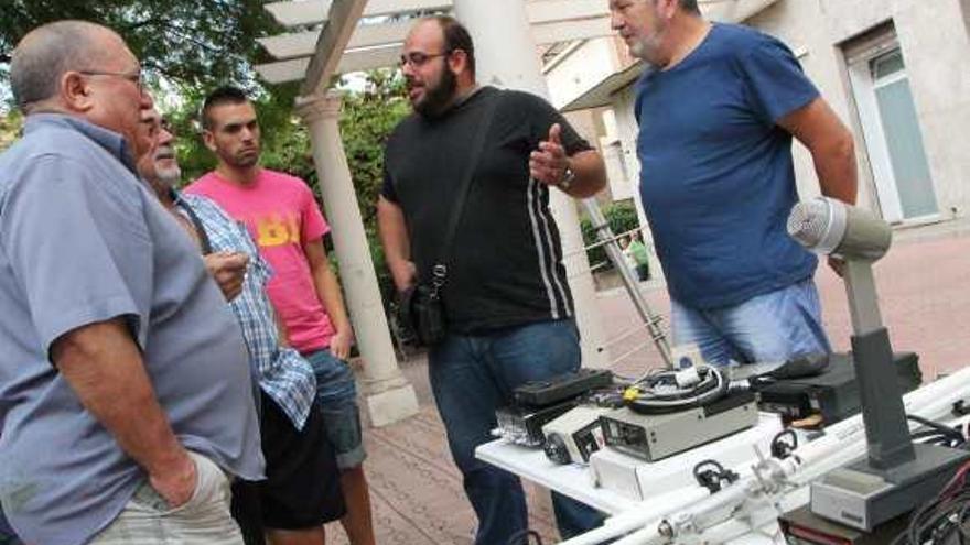 Los radioaficionados compartieron experiencias ayer en Elda.