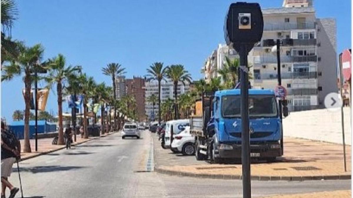 El Ayuntamiento de Fuengirola instala tres nuevos radares para calmar el tráfico en distintos puntos de la ciudad.
