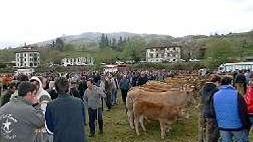 Sevares acoge la  X Feria Ganadera  de Semana Santa