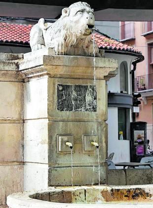 La Font Reial del Lleó, construida cuando se proyectó la renovación del Portal del Lleó de entrada a la ciudad. | PERALES IBORRA