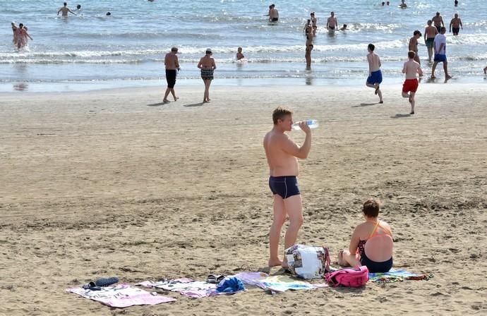 CALOR TURISTAS PLAYA DEL INGLÉS