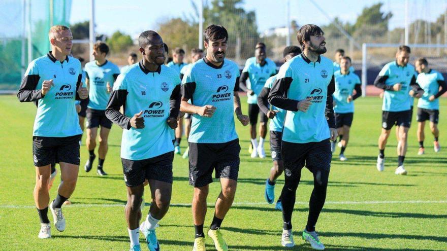 La UD Ibiza retomó los entrenamientos en el verde de la pista de atletismo Sánchez y Vivancos.