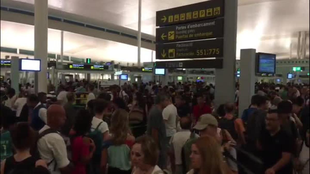 Colas en la Terminal 1, este viernes.