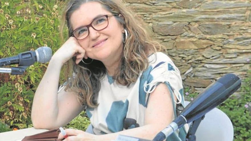 Mar Gómez Fornés homenajea a las mujeres de antaño en su último libro