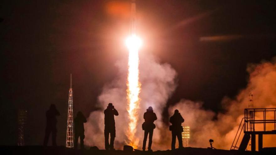 La Soyuz MS-12 despega desde Baikonur.