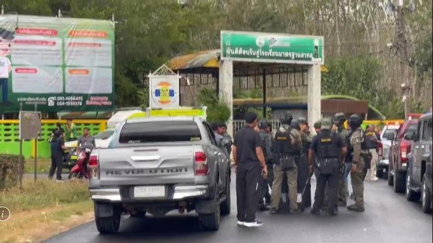 Un exdiputado de Tailandia dispara en un edificio gubernamental y deja dos personas heridas
