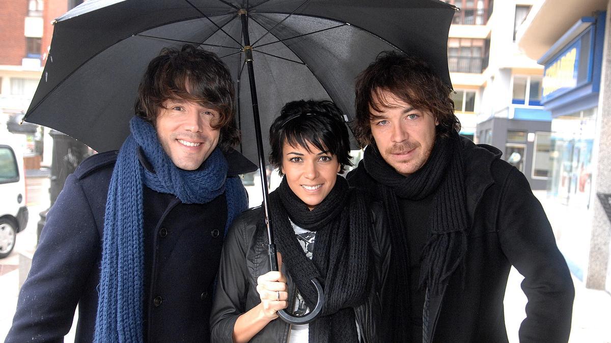 JUAN LUIS SUAREZ, RAQUEL DEL ROSARIO Y DAVID FEITO, LOS COMPONENTES DEL GRUPO DE MUSICA &quot; EL SUEÑO DE MORFEO &quot;, EN OVIEDO, DONDE OFRECERAN UN CONCIERTO EN EL TEATRO FILARMONICA