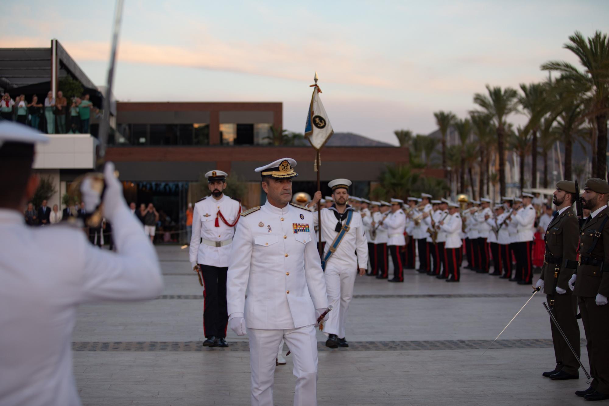 Arriado de la bandera de España en Cartagena