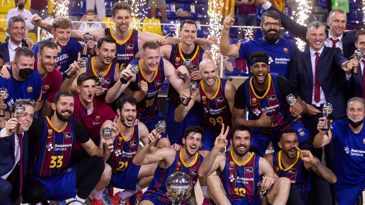 Los jugadores del Barça celebrando el campeonato de liga