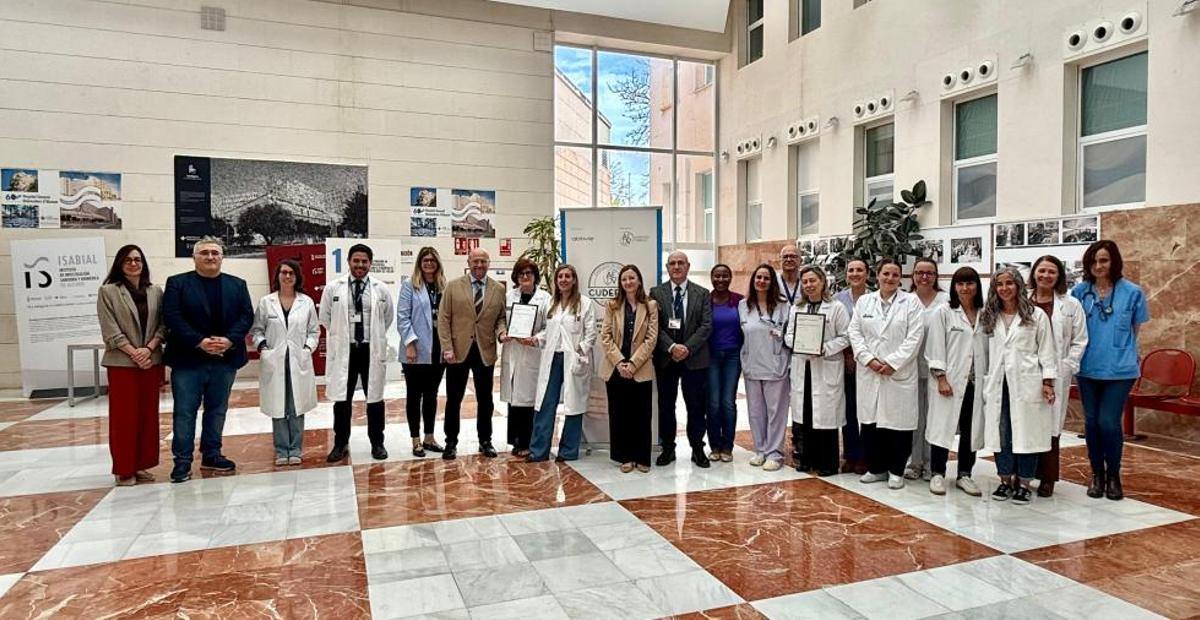 El equipo del Hospital de Alicante implicado en la obtención de la acreditación al tratamiento de la psoriasis