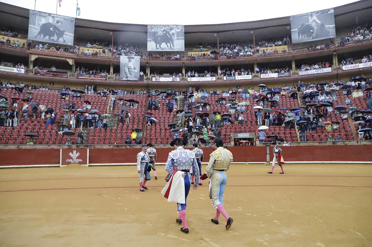 El aplazamiento de la corrida de Domingo Hernández en Córdoba, en imágenes