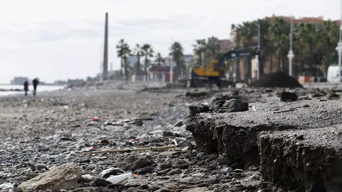 El Puerto de Málaga actuará para recuperar la arena perdida en la playa de San Andrés tras el temporal