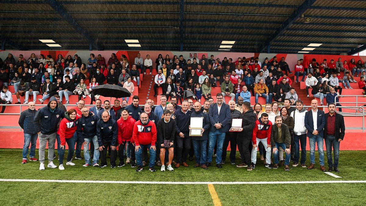 Medalla de Oro para el San Bartolomé C. F. por su 50º aniversario