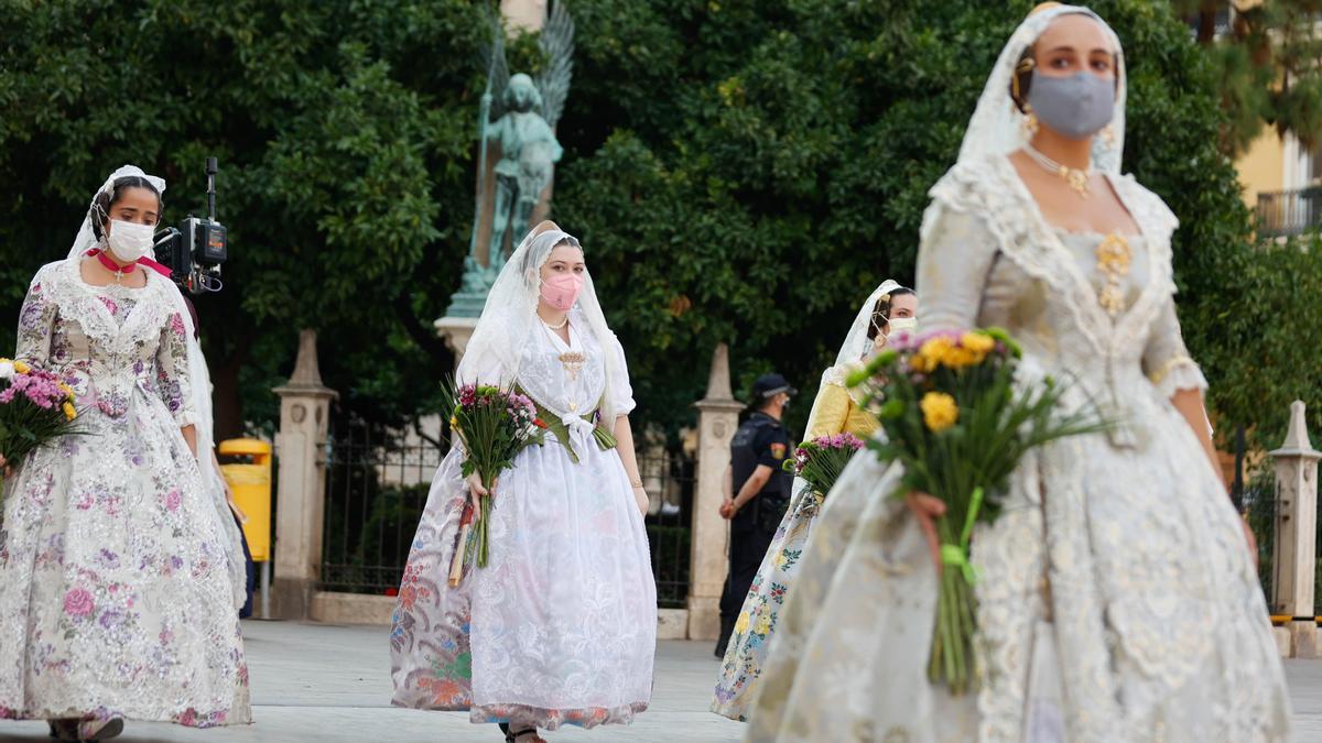 Búscate en el segundo día de Ofrenda por la calle Caballeros (entre las 18.00 y las 19.00 horas)