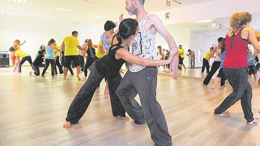 Benlloch interviene y busca solución al cierre temporal de las escuelas de danza y teatro