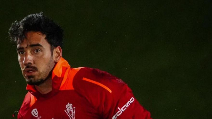Gazzaniga, del Real Murcia, antes del partido ante el Castilla. | PRENSA REAL MURCIA