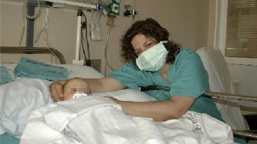Eva y su madre protagonizaron en La Fe el primer caso de trasplante de hígado de donante vivo.