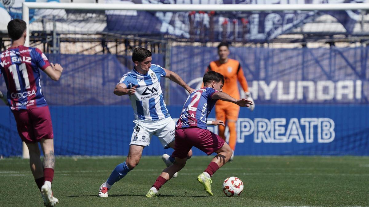 Carretero, en un lance del partido contra el At. Balears.